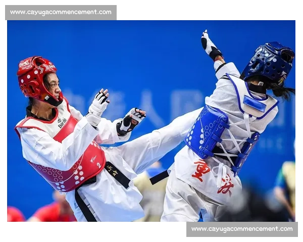 女子跆拳道比赛意外发生踢裆事件 引发观众热议和赛场安全讨论