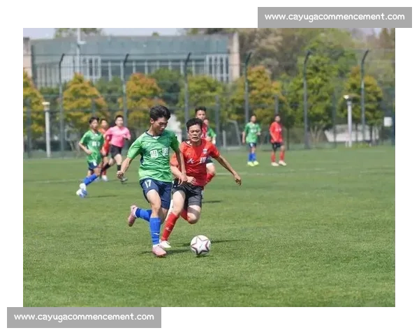 昆明足球赛激情四溢 赛事精彩纷呈球迷热情高涨